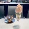 シーツーカフェの桜パフェ 1100円/税込・紅茶 600円/税込